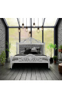 Barokní postel z šedého sametu a stříbrného dřeva