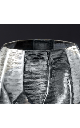 Organiczny wazon z młotkowanego aluminium w kolorze srebrnym