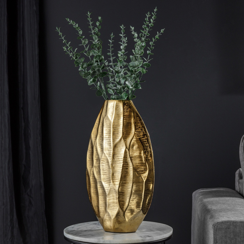 Organic vase hammered in golden aluminum