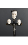 Crucifix (grootte S) "Memento Mori" in zwart hout, metaal en hoorn