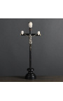 Crucifixo (Tamanho L) "Memento Mori" em madeira preta, metal e chifre