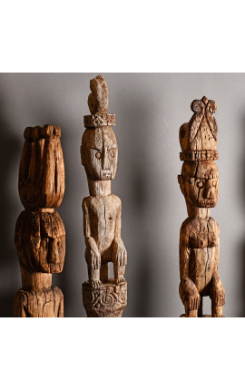 Estatua de gran columna Aitos Timor en madera roja en soporte de metal