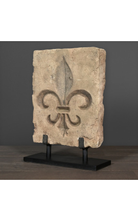 Stèle &quot;Fleur de Lys&quot; en pierre de sable sculpté