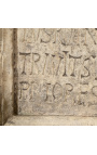 Stor romersk stele i skulptureret sandsten