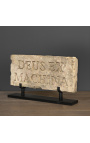 Gran estela romana "Deus Ex Machina" en arenisca tallada