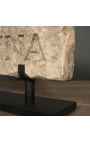 Grote Romeinse Stele "De God Ex Machina" in de carved sandstone