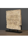 Didelė romėnų stela "Audaces Fortuna Juvat" iš skulptūrinio smėlio akmens