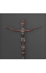 Dřevěný fetiš z Bornea na kovovém stojanu