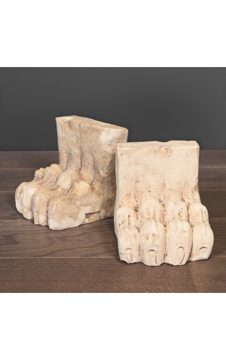 Potes de lleó romanes tallades en pedra de sorra