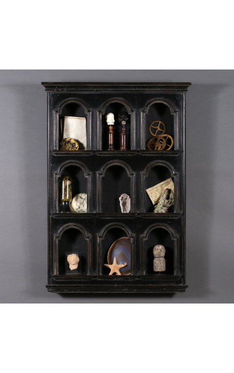 Étagère en bois noirci pour collection de cabinet de curiosité