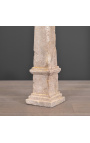 Obelisc tallat en gres de 40 cm mida M