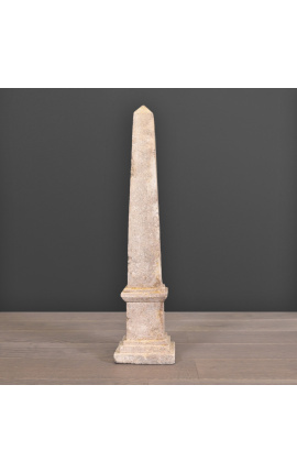 Obélisque sculptée en pierre de sable de 51 cm taille L