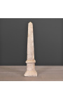 Obelisc tallat en gres de 51 cm mida L