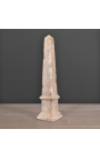Obelisk izklesan v peskovniku iz leta 51 cm velikost L