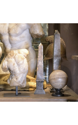 Obelisco esculpido em 40 cm tamanho de mármore cinza M