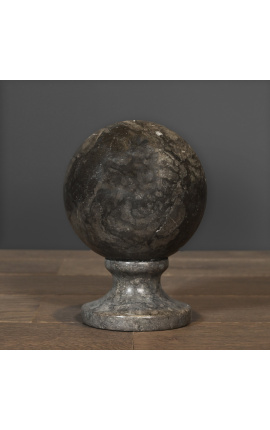 Stopniščna krogla iz črnega marmorja
