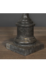 Koppen montert på en sokkel i svart marmor fra 1700-tallet