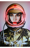 Wandkunstwerk mit Aluminium und Neon Raummädchen gold - 3 größen möglich