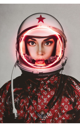 Изображение стены с алюминиевым неоном "Космическая девушка" LV красный - 3 возможных размера