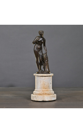 Sculpture "Venus à la pomme" sur support en pierre de sable