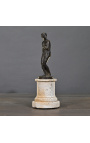 Skulptur "Venus in drape" auf sandsteinbasis
