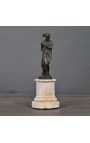Skulptūra "Venēra apvalkā" uz smilškalna bāzes