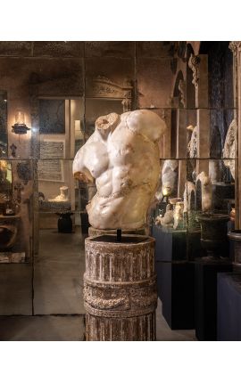 Velika skulptura &quot;Truplo velikana Apolla&quot; na nosilcu iz črne kovine