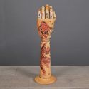Artikulierter hölzerner tätowierter Arm – Totemstil "shōbōshi (Dupliqué)