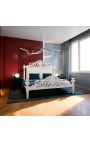 Cama barroca com couro branco e strass e madeira branca brilhante