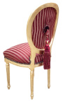 Chaise de style Louis XVI à pompon avec tissu satiné Bordeaux et bois doré