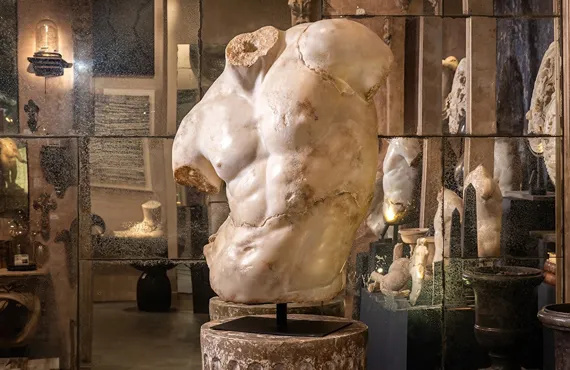 How classic sculptures sublimate Our Modern interiors