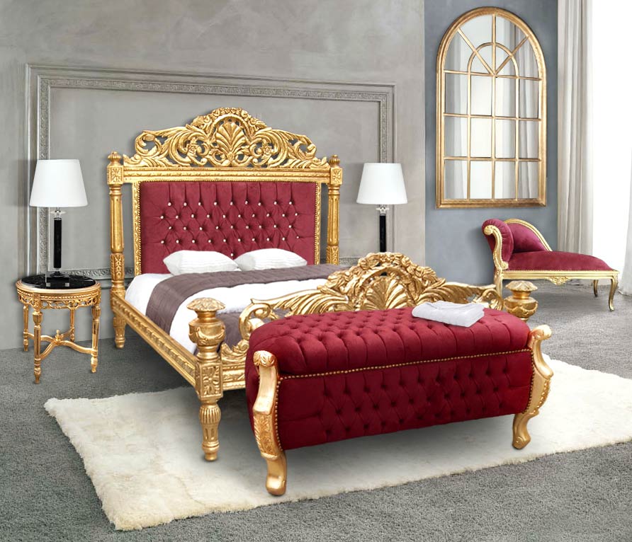 grande banquette coffre rectangulaire de style Louis XV en velours bordeaux et bois doré à la feuille Royal Art Palace 